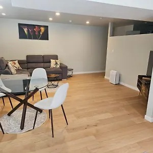  Apartment Lovely 1 Bedroom Near Town