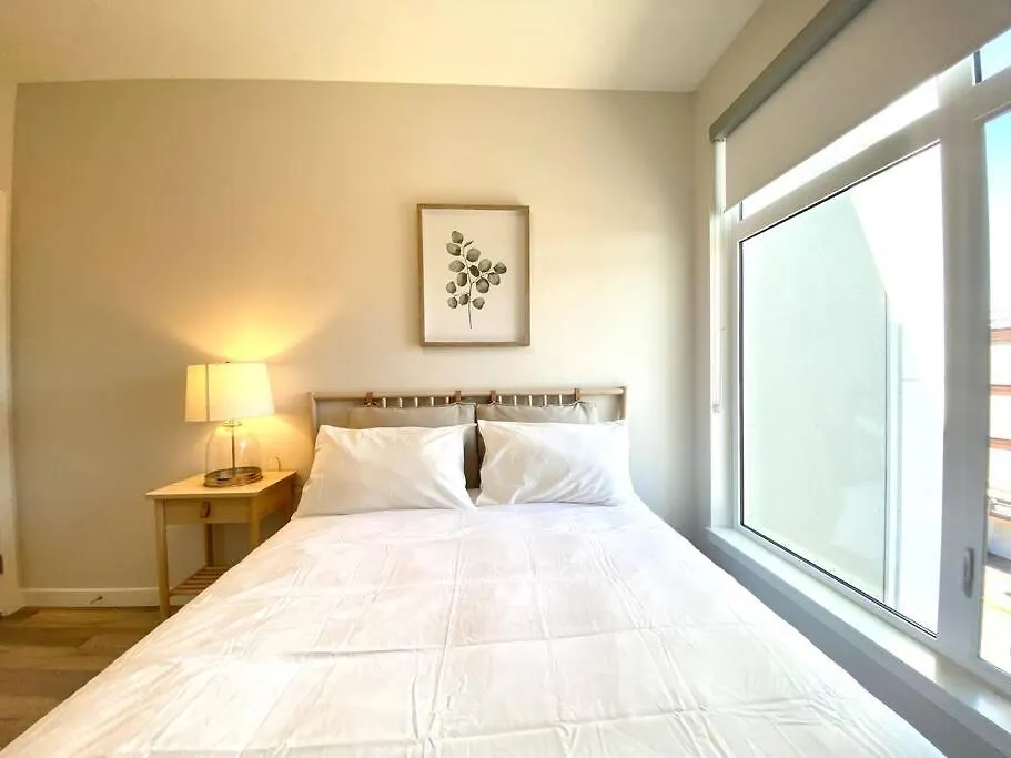 Apartment Lovely Brand New Condo Sidney