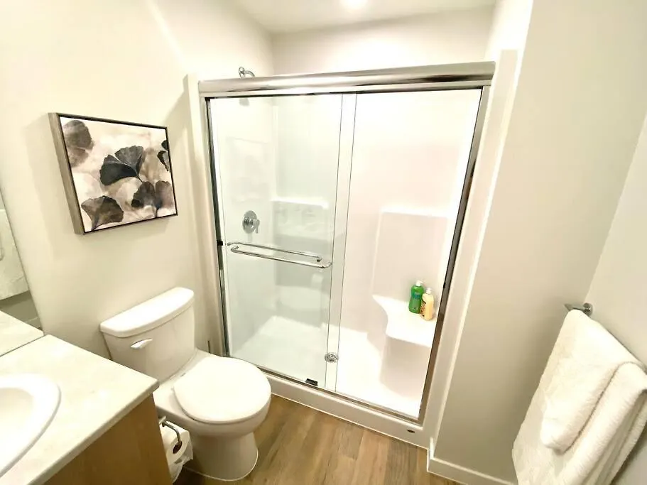 Lovely Brand New Condo Sidney Apartment